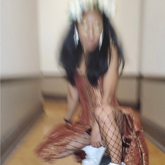 Meet your Posher, Lynn - Picture 2 of 2